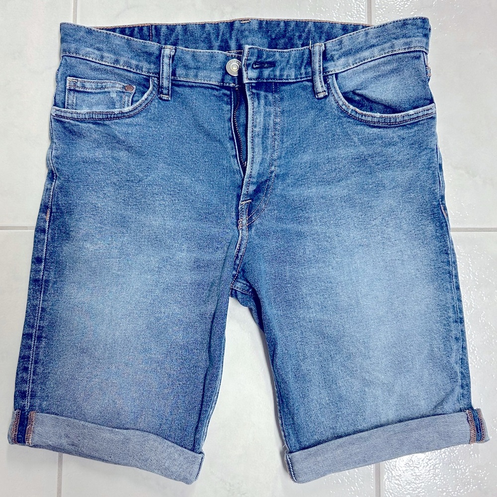 H&M Men’s Slim-Fit Denim Jean Shorts (US 30)